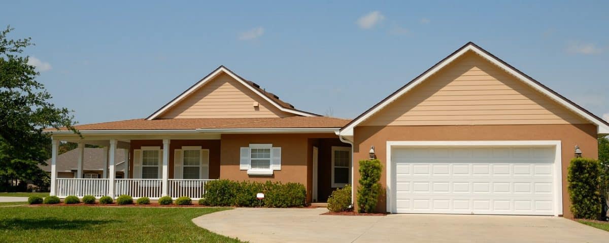 Home picture with driveway